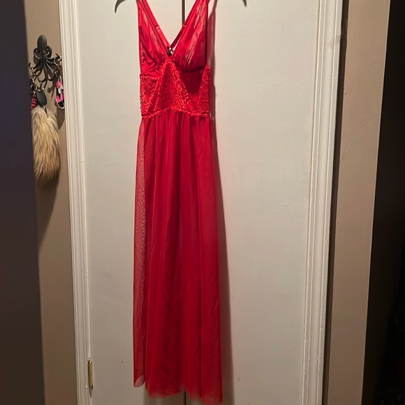 Bright red negligee by AvidLove. Lace bodice with open front panel. Size medium. - Picture 1 of 5